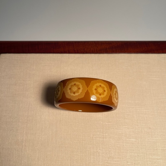 Tiffany & Co. Paloma Picasso Tan Caramel Zellige Resin Bangle with pouch and box - Picture 3 of 7